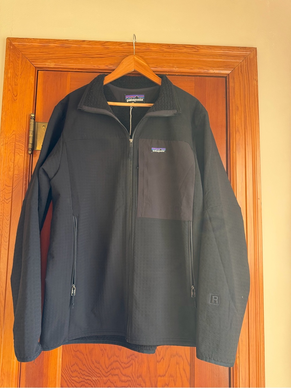Patagonia Men’s R2 TechFace Jacket Black Full Zip Fleece